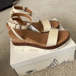 Size 8 sandal wedges w/ memory foam padding